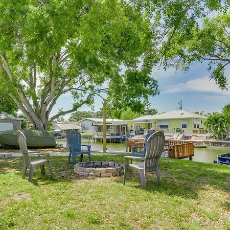 Villa Waterfront Okeechobee Getaway With Backyard Dock!